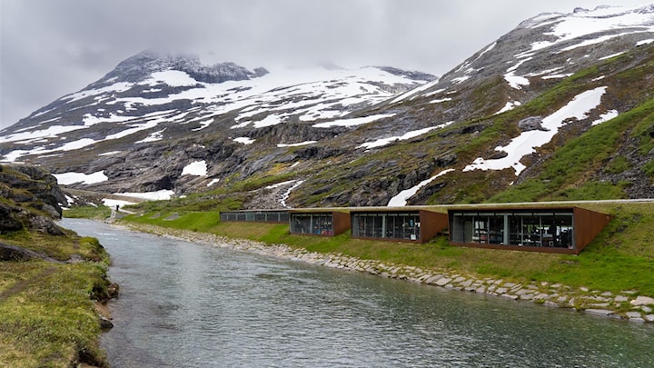 Trollstigen-Plateau mit WC-Anlage und Souvenirladen