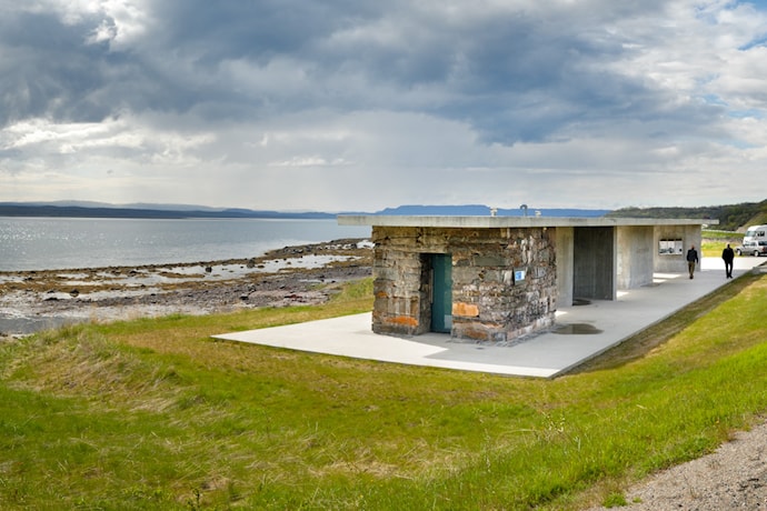 Rasteplassen Gornitak på Nasjonal turistveg Varanger, Europaveg 75 ved Varangerfjorden. Arkitekt: Margrete Friis Landskapsarkitekt: Berg & Dyring.