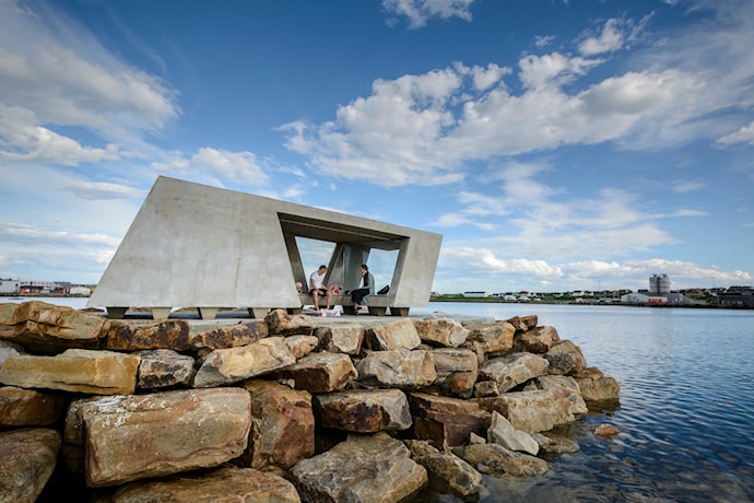 Fuglekikkerskjul på molo ved Vadsø havn, Nasjonal turistveg Varanger. Arkitekt: biotope.no