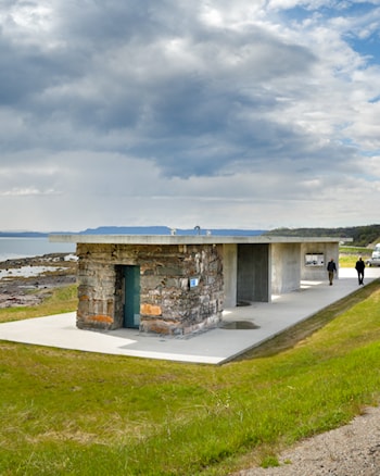 Rasteplassen Gornitak på Nasjonal turistveg Varanger, Europaveg 75 ved Varangerfjorden. Arkitekt: Margrete Friis Landskapsarkitekt: Berg & Dyring.