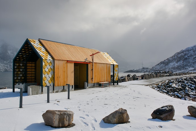 Servicebygget i Mefjordvær.