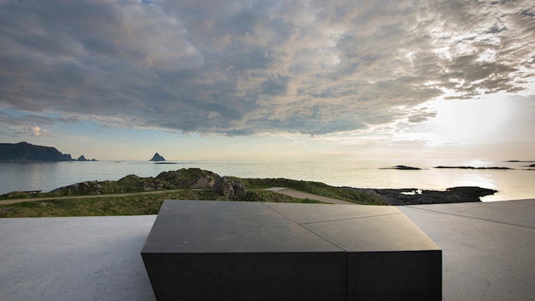 Kleivodden picnic area with a view of the sea, the sun breaking through the clouds.