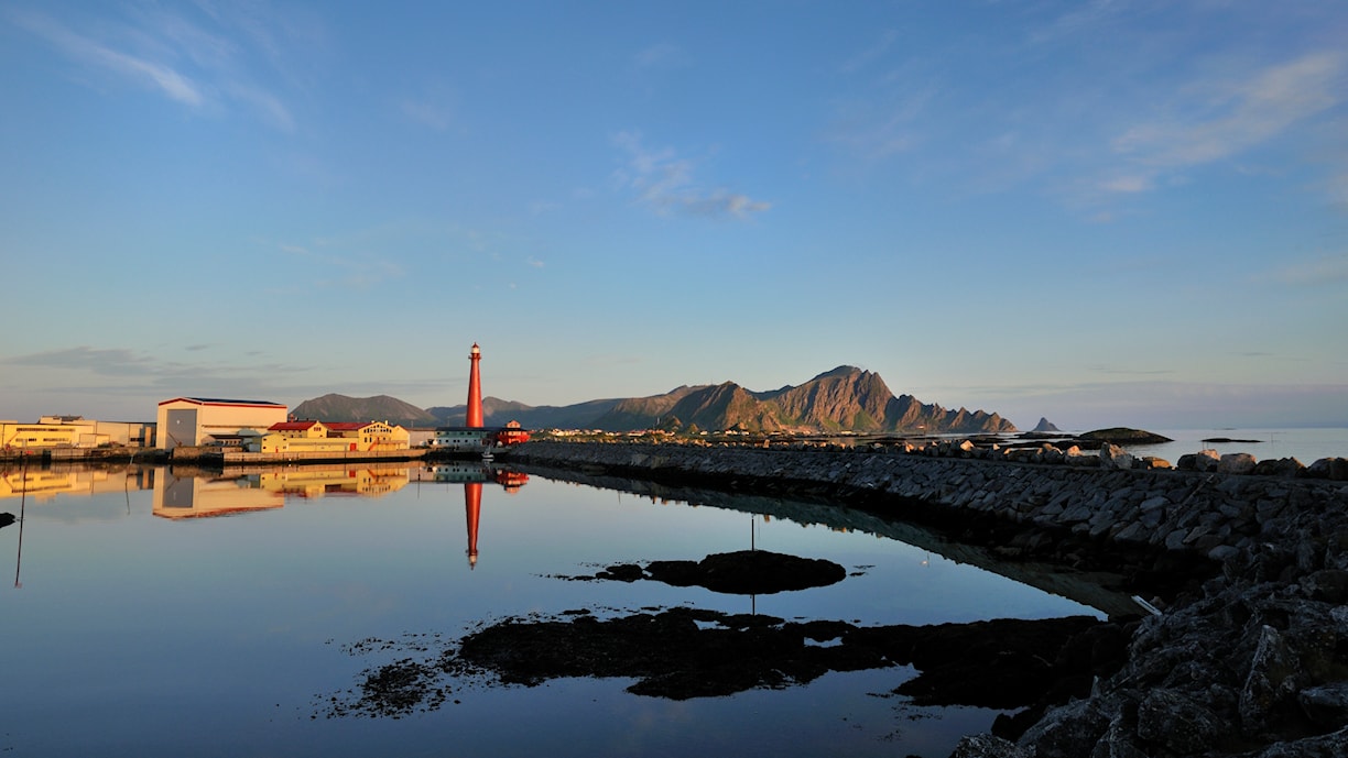 Midnattsol ved Andenes. Andenes er nordligste ytterpunkt på Nasjonal turistveg Andøya.