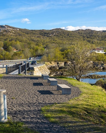 Godøystraumen rasteplass like nord for Saltstraumen, nordre ytterpunkt på Nasjonal turistveg Helgelandskysten.
