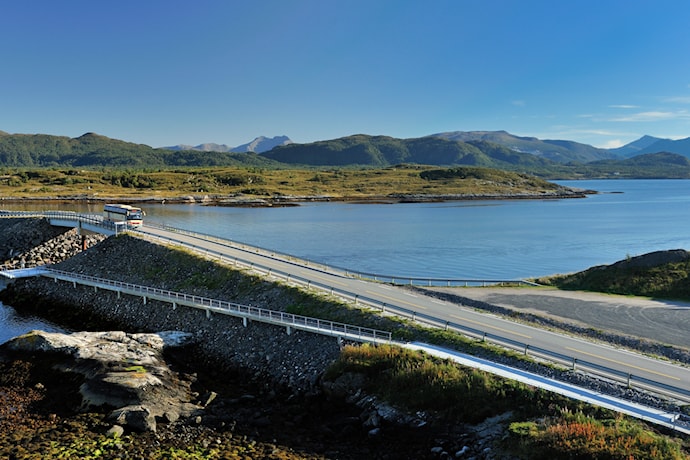 Rullestoltilpasset fiskesti og plattform på Geitøya, Averøya.