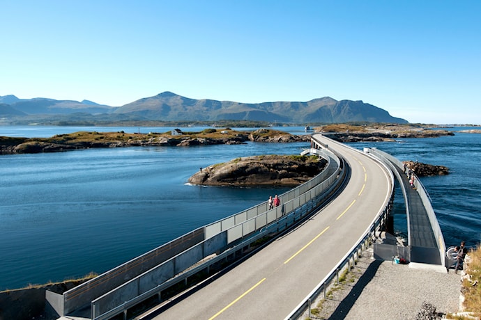 Myrbærholmbrua med fiskebruene.