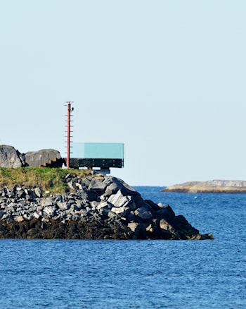 Askevågen, havutsikt på molo.