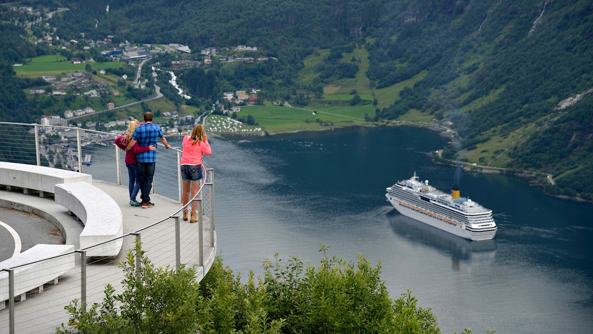 Ørnesvingen over Geiranger.