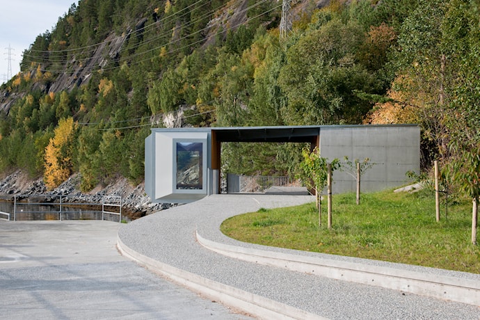 Nytt servicebygg og venterom (2010). 