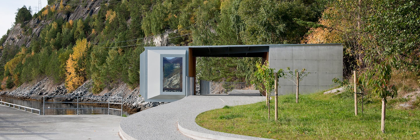 Nytt servicebygg og venterom (2010). 