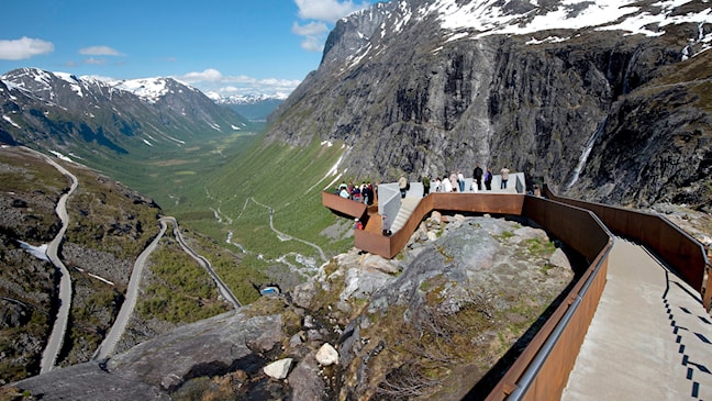 Den store utsiktsplattforma ved Trollstigen byr på eineståande utsikt.