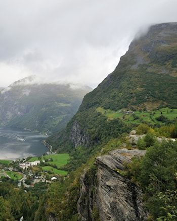 Utsikt over Geiranger frå Flydalsjuvet.