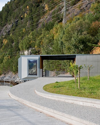 Nytt servicebygg og venterom (2010). 