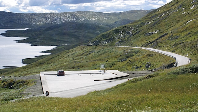 Frå utsiktsplassen Rjupa er det flott utsyn mot Vinstre (Vinstervatnet).