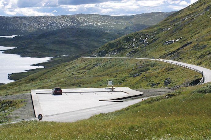 Frå utsiktsplassen Rjupa er det flott utsyn mot Vinstre (Vinstervatnet).