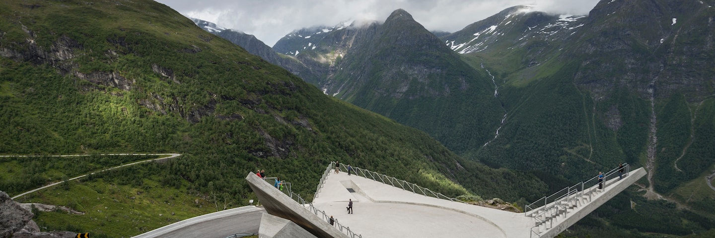 Utsikten rasteplass og utsiktspunkt.