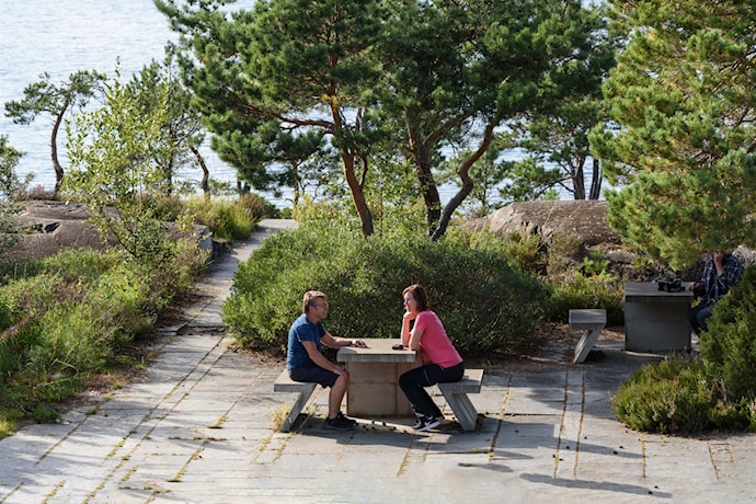 Hereiane rasteplass ved Hardangerfjorden, Nasjonal turistveg Hardanger, fylkesveg 550 i Jondal.