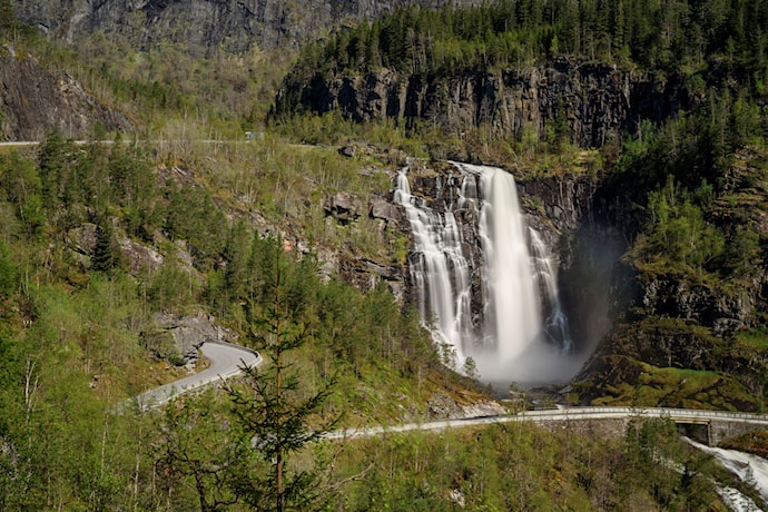 Skjervsfossen mellom Voss og Granvin. Foto: Jarle Wæhler, Statens vegvesen