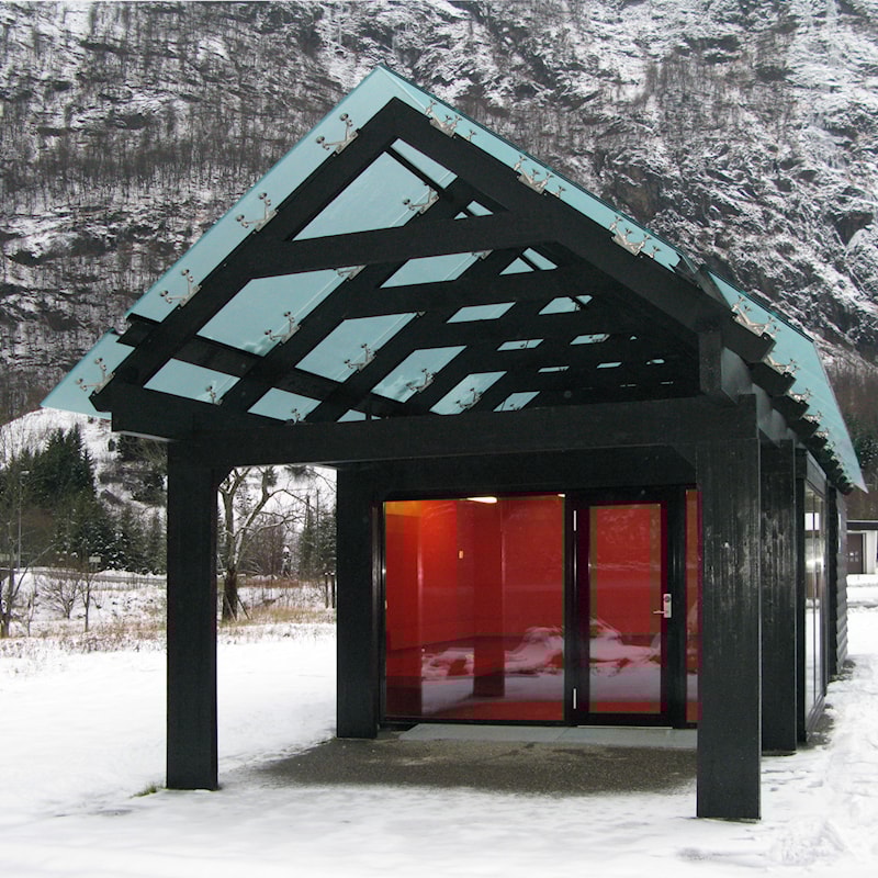 Inngang til toalettbygget Kvanndal