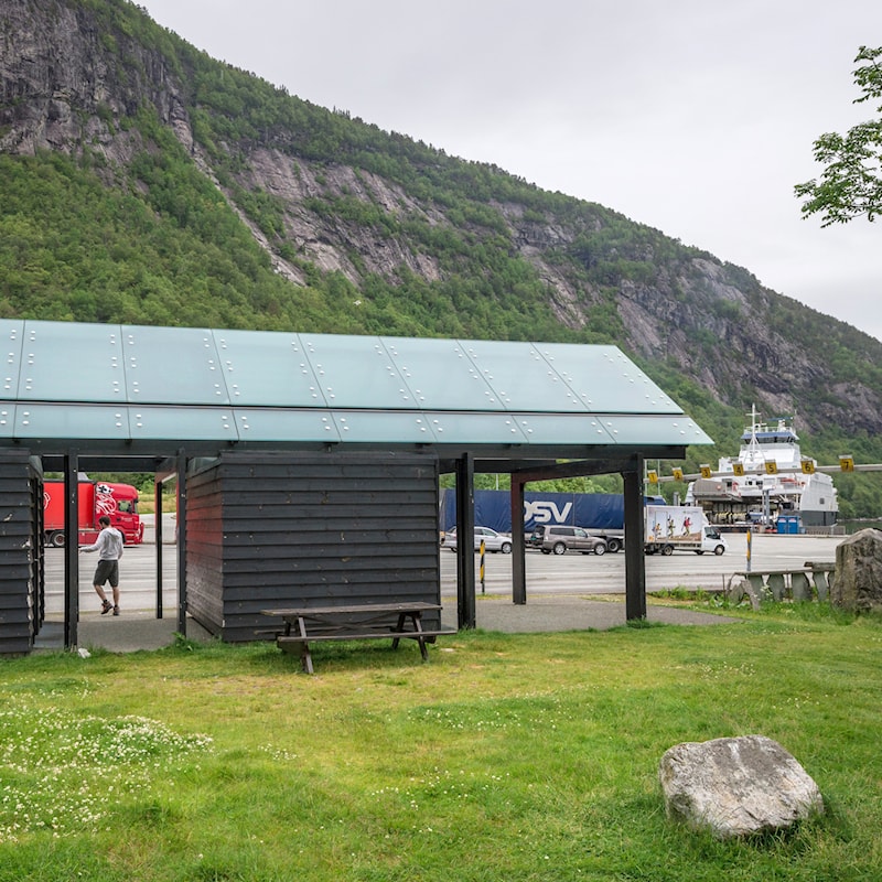 Toalettbygg mot ferjeleiet, Kvanndal