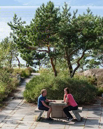 Hereiane rasteplass ved Hardangerfjorden, Nasjonal turistveg Hardanger, fylkesveg 550 i Jondal.