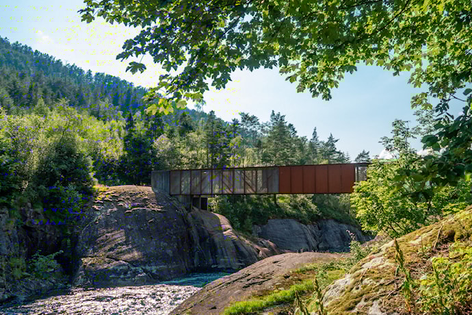 Høse bru ved Sandsfossen over Suldalslågen.
