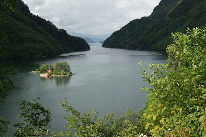 Eidaholmen i Lovrafjorden, Suldal.