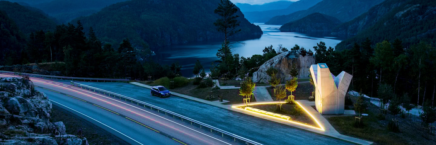 Ostasteidn rasteplass ved Sandsfjordbrua i Suldal.