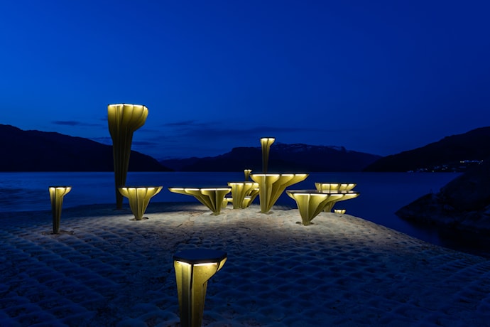 Ropeid ved Sandsfjorden i Suldal, rasteplass og hurtigbåtkai.