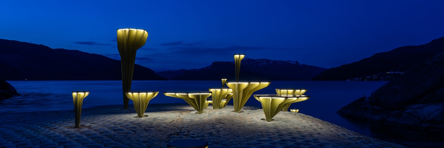 Ropeid ved Sandsfjorden i Suldal, rasteplass og hurtigbåtkai.